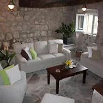 Casa de Férias Stone House In Brotnice Near & Sea