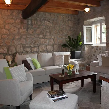 Stone House In Brotnice Near & Sea 펜션 *