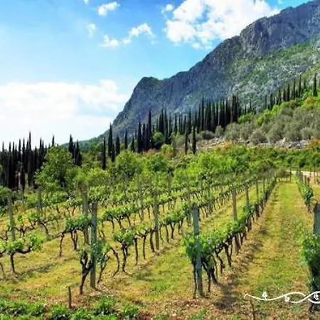 펜션 Stone House In Brotnice Near & Sea