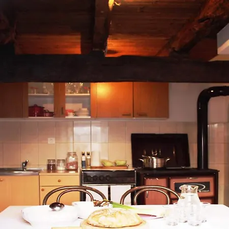 Semesterbostad Stone House In Brotnice Near & Sea