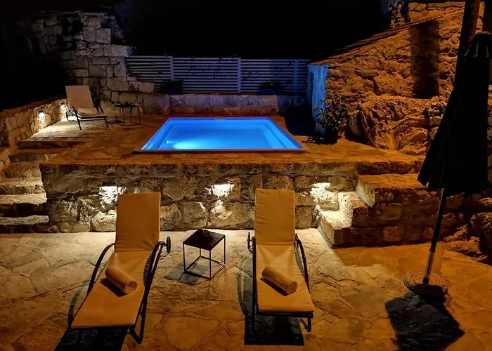 Semesterbostad Stone House In Brotnice Near & Sea *