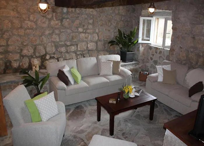 Semesterbostad Stone House In Brotnice Near & Sea