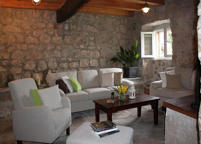 Stone House In Brotnice Near & Sea Semesterbostad *